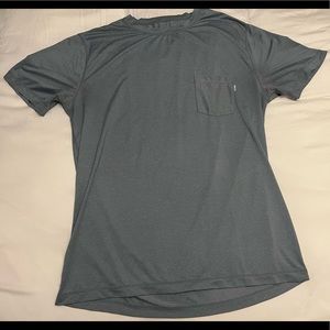 Vuori • Mens Tradewind Performance Athletic Crew Neck Pocket T-Shirt • Size L